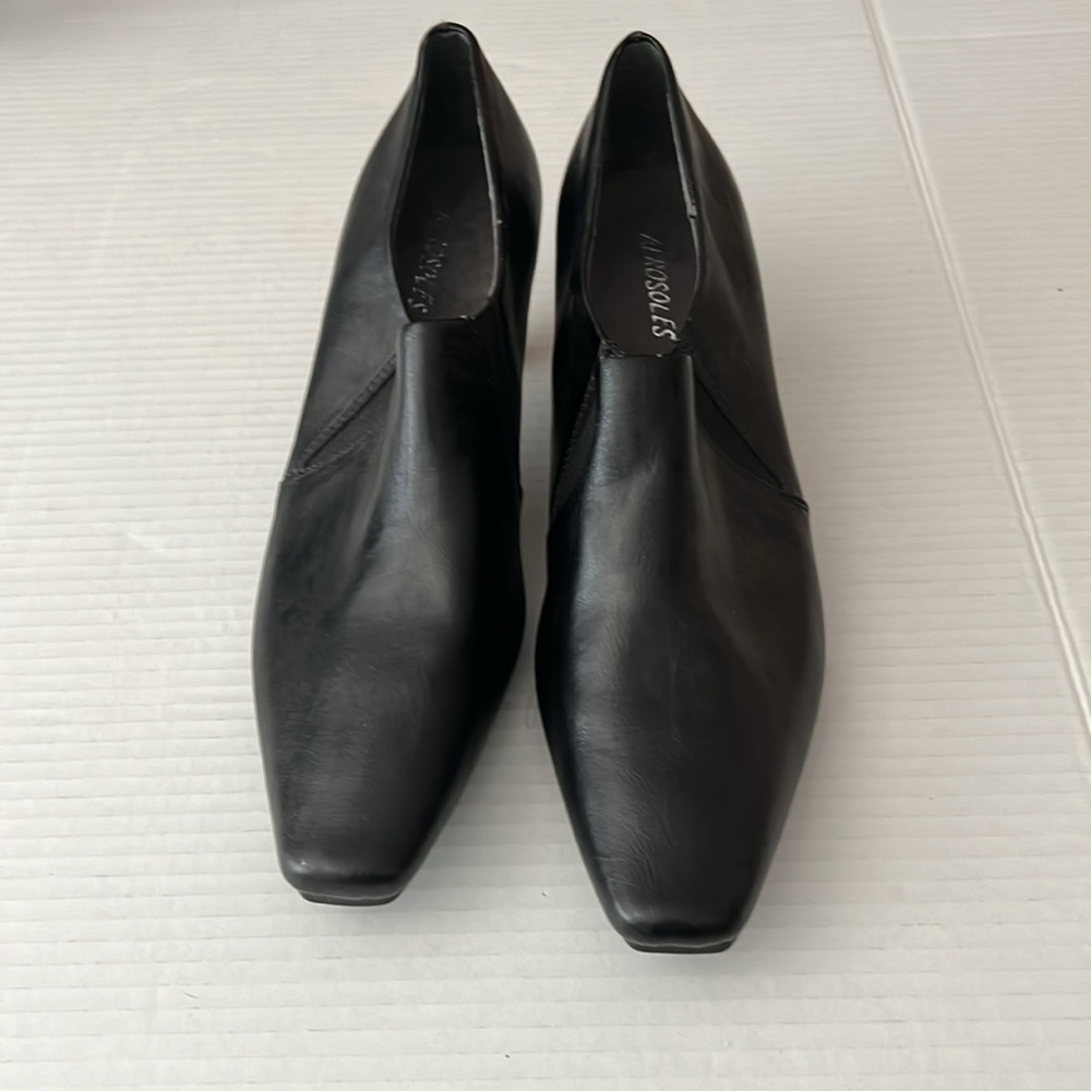 Aerosols slip on shoes size 10medium